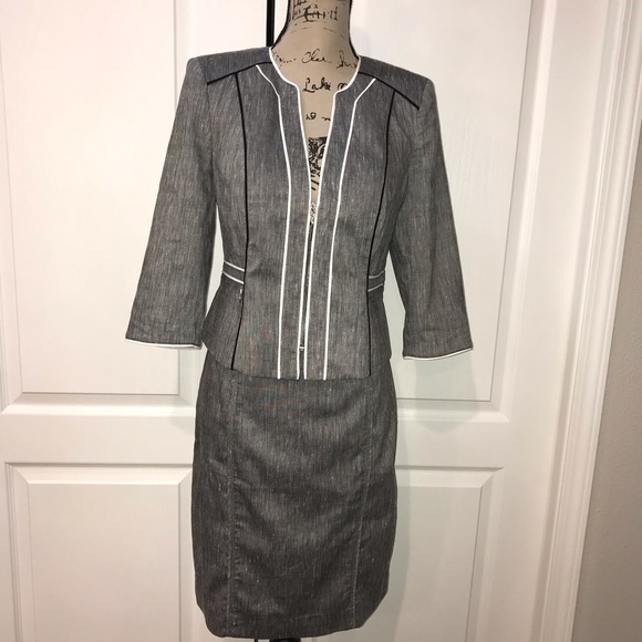 White House Black Market Dresses & Skirts - ♥️📂WHBM Wht/Blk 2 pc Suit Jkt /Skirt Zip Jkt 8P